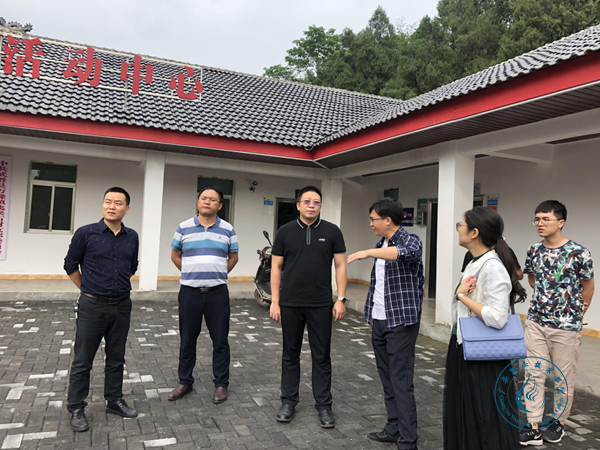 李晓强一行到飞来石村开展扶贫工作